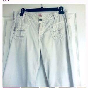 Joie women’s  100% cotton crop White Cargo Pants. Great fit and style. Great fit